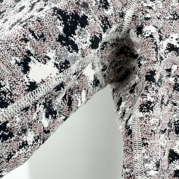 Athleta Elation Textured 7/8 Tight in Chocolate Ocelot Size Medium - Picture 6 of 10